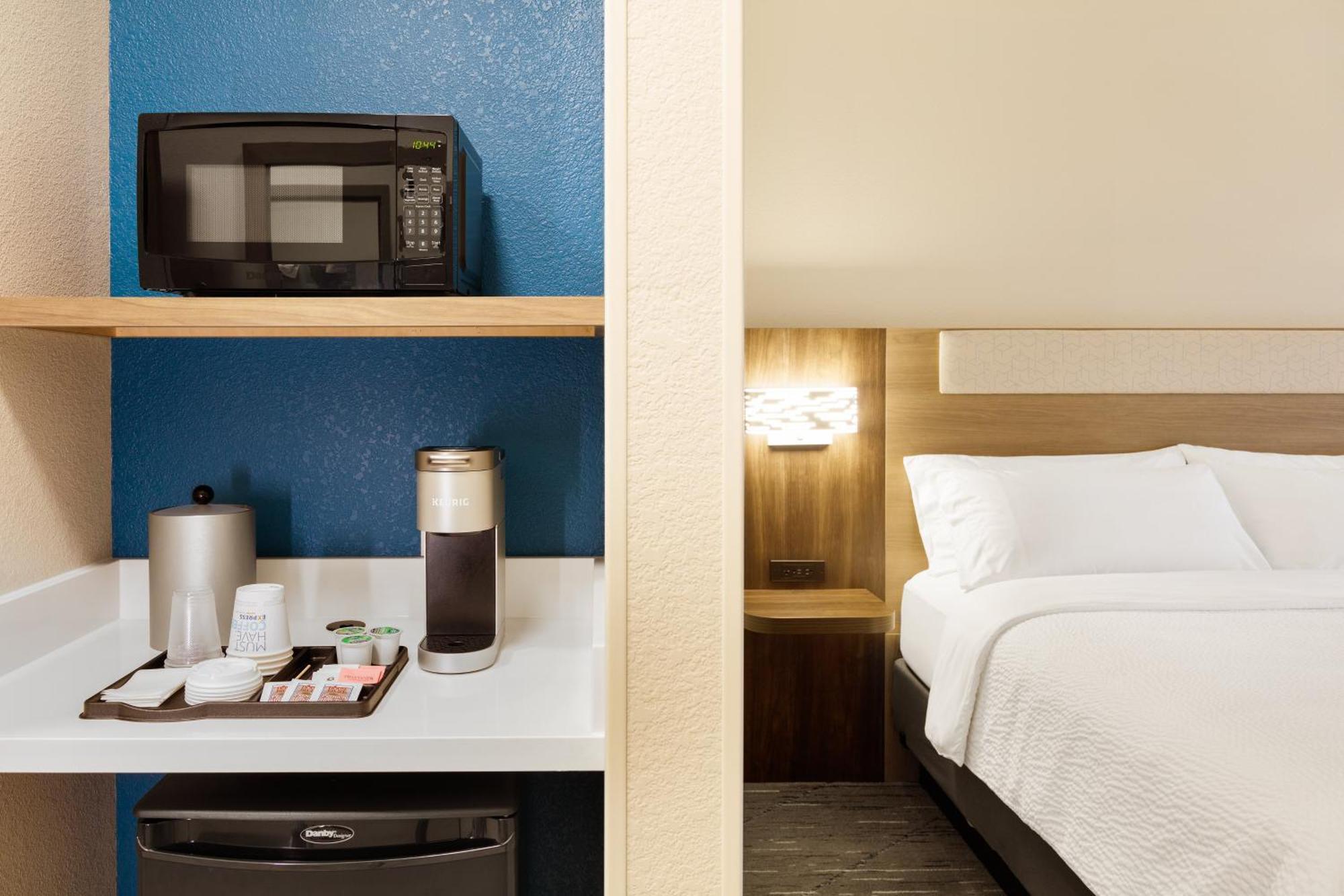Holiday Inn Express Hotel & Suites Manchester - Airport By Ihg Esterno foto